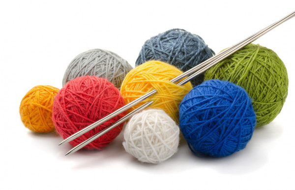 depositphotos_10105788-stock-photo-yarn-and-needles